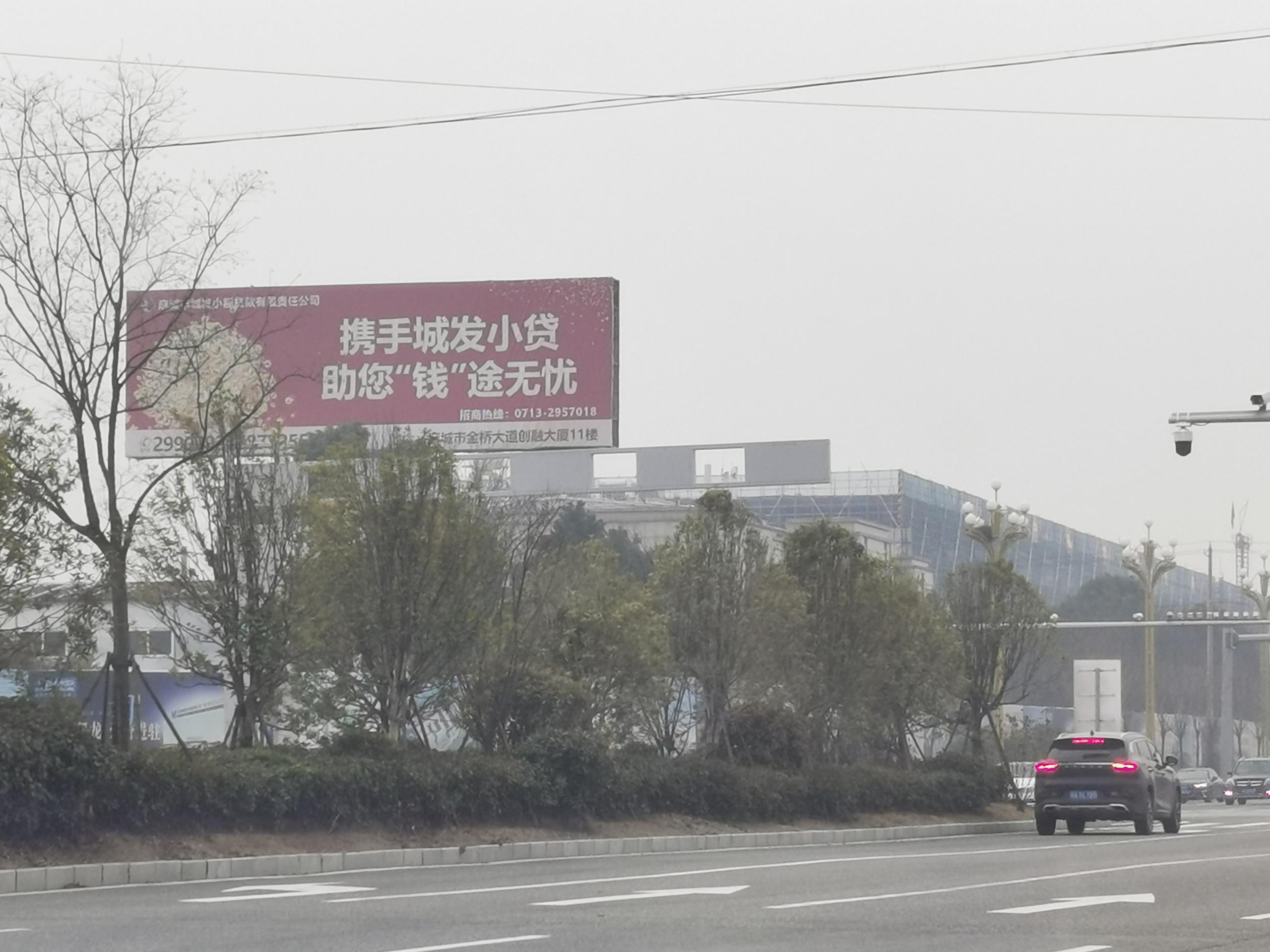 4河東高速藍翔光彩大市場處.jpg